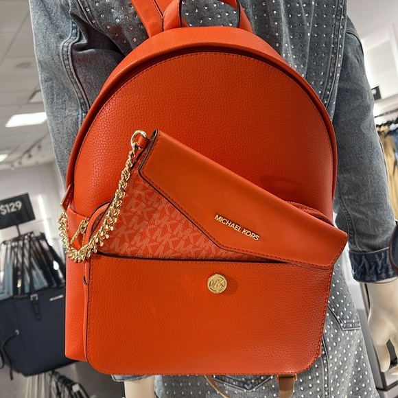 MICHAEL KORS
Maisie Medium Pebbled Leather 2-in-1 Backpack
Poppy
NWT - Picture 15 of 16